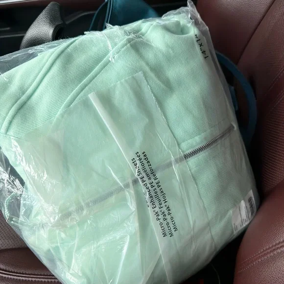 NWT Lululemon sea mist scuba hoodie. SOLD OUT ONLINE - Picture 4 of 4